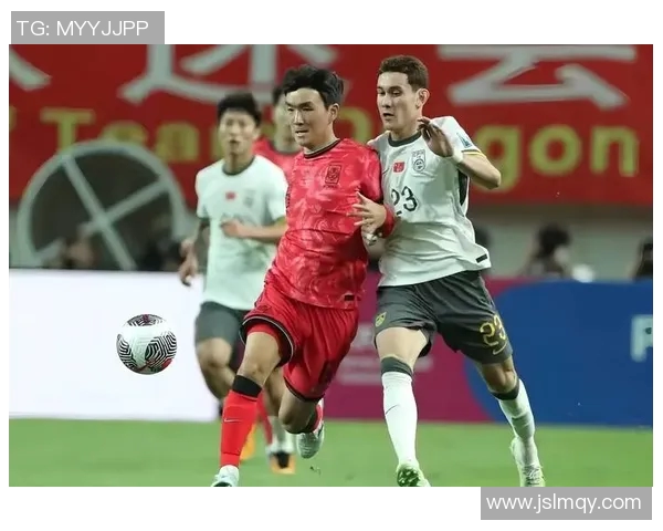 中国国足精彩表现以三比零战胜韩国队展现强大实力与团队合作精神