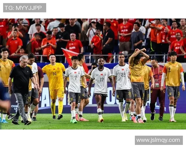 中国男足迎战菲律宾队员全力争胜展现实力与团结精神